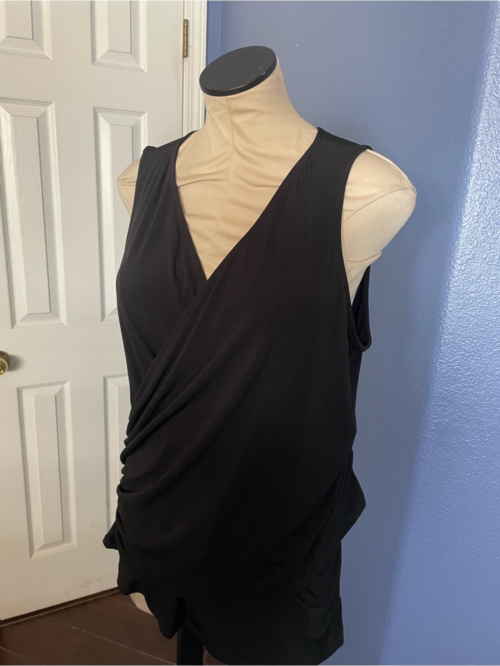 Torrid Black Surplice Sleeveless Ruched Tank 1X - Picture 6 of 8